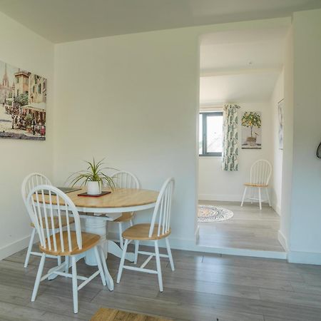 Stunning Modern Apartment In The Cotswolds Chalford Екстериор снимка