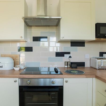 Stunning Modern Apartment In The Cotswolds Chalford Екстериор снимка