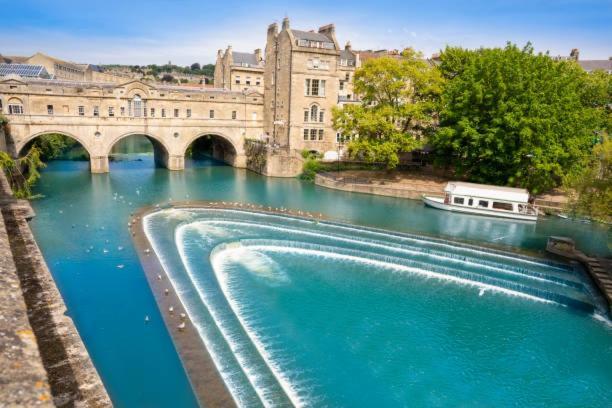 Stunning Modern Apartment In The Cotswolds Chalford Екстериор снимка